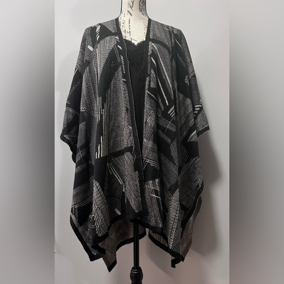 🧣 Chico's Sparkle Plaid Black and Silver Reversible Wrap ✨ - Picture 2 of 9